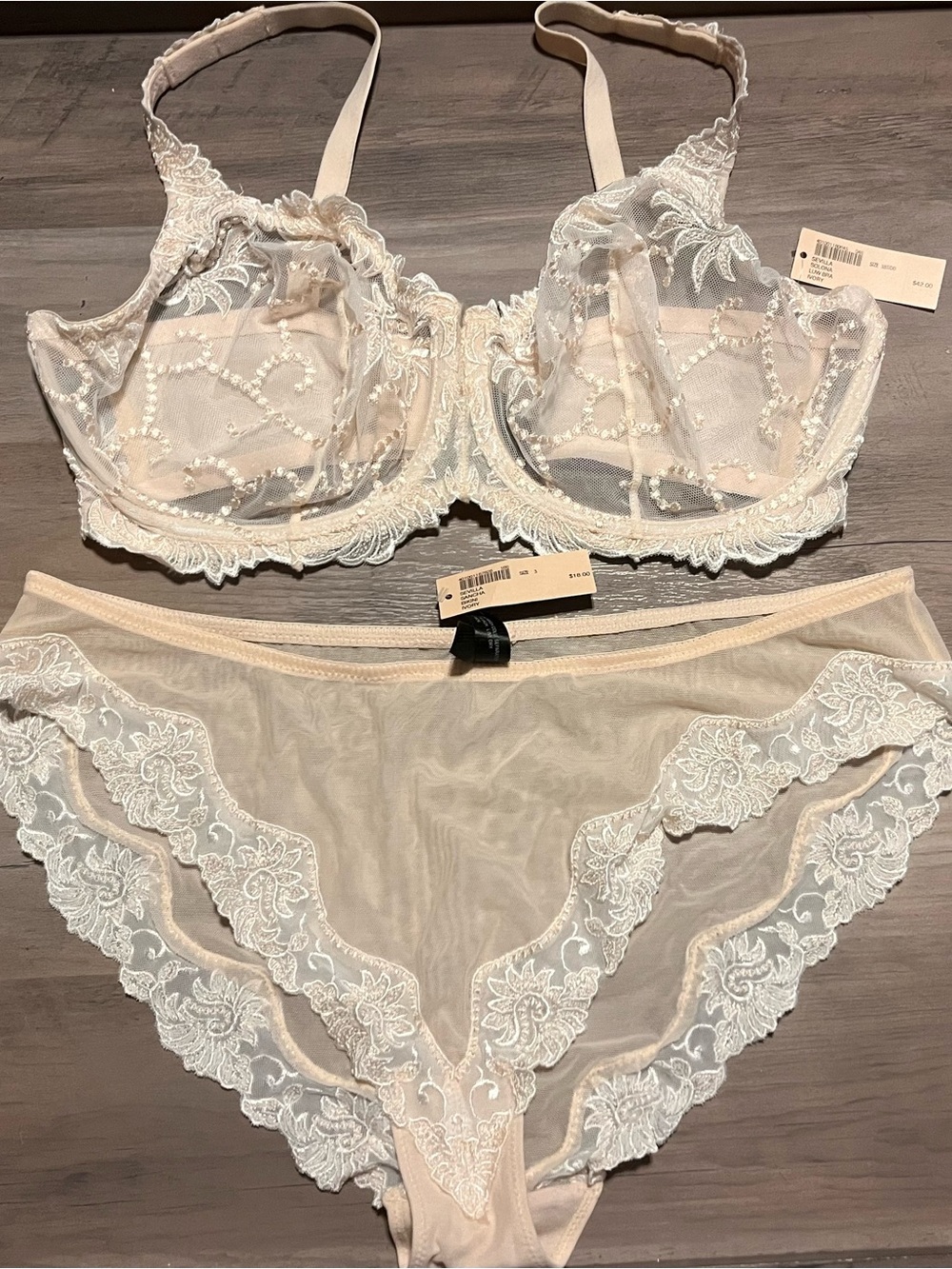 Soma Delicate Lace Underwire Bra & Panty Set - Cream - NWT